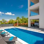 Larka Luxury Malinska, With Private Pool, 150 M From The Sea Appartamento Malinska