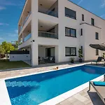 Larka Luxury Malinska, With Private Pool, 150 M From The Sea Appartamento *
