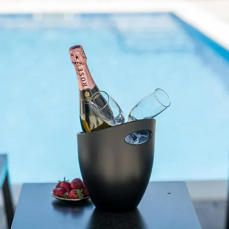Larka Luxury Malinska, With Private Pool, 150 M From The Sea 아파트 *