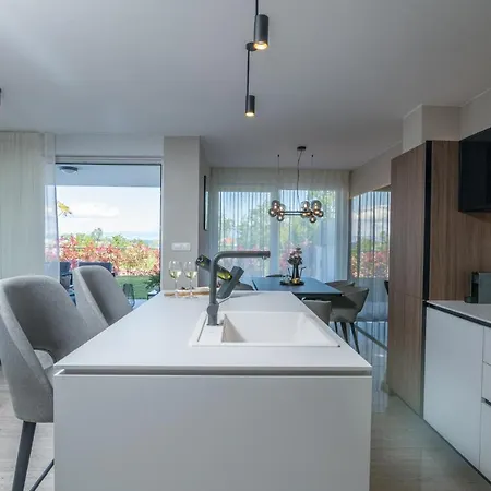 Larka Luxury Malinska, With Private Pool, 150 M From The Sea 말린스카