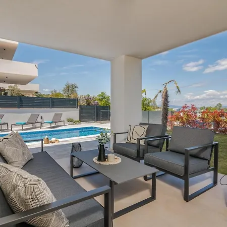Larka Luxury Malinska, With Private Pool, 150 M From The Sea 아파트 *