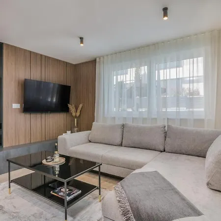 Larka Luxury Malinska, With Private Pool, 150 M From The Sea * 말린스카