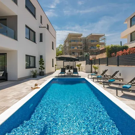 Larka Luxury Malinska, With Private Pool, 150 M From The Sea 말린스카