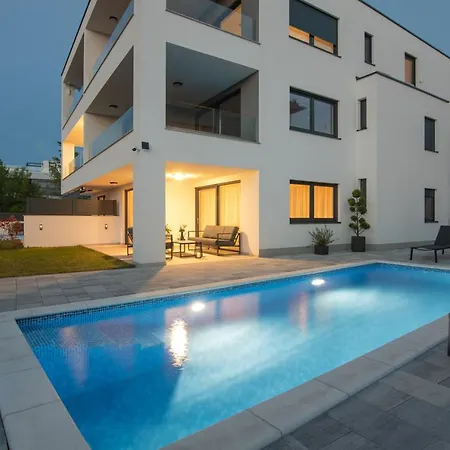 Larka Luxury Malinska, With Private Pool, 150 M From The Sea * 말린스카