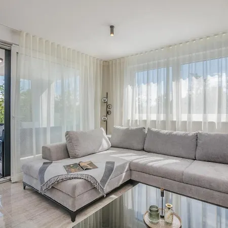 Larka Luxury Malinska, With Private Pool, 150 M From The Sea 아파트 말린스카