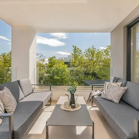 Larka Luxury Malinska, With Private Pool, 150 M From The Sea * 말린스카