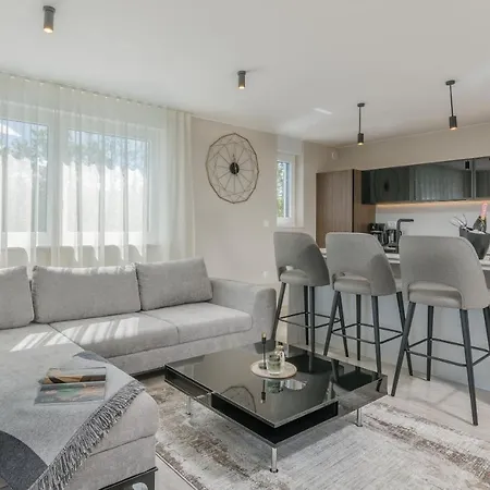 Larka Luxury Malinska, With Private Pool, 150 M From The Sea * 말린스카