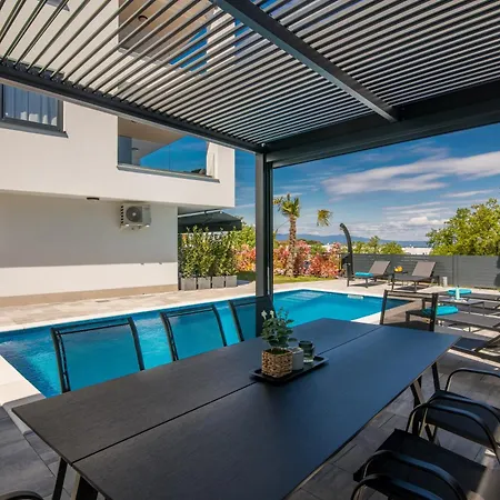 Larka Luxury Malinska, With Private Pool, 150 M From The Sea * 말린스카
