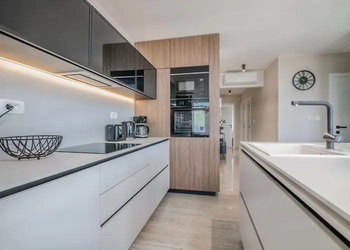 Larka Luxury Malinska, With Private Pool, 150 M From The Sea Apartamento Malinska
