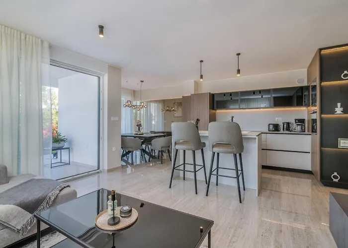 Apartamento Larka Luxury Malinska, With Private Pool, 150 M From The Sea