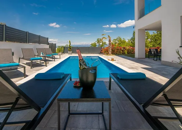 Larka Luxury Malinska, With Private Pool, 150 M From The Sea Apartamento *