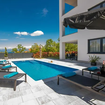 Larka Luxury Malinska, With Private Pool, 150 M From The Sea Apartamento