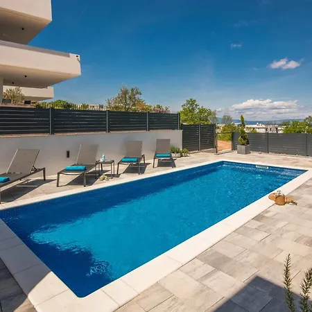Apartamento Larka Luxury Malinska, With Private Pool, 150 M From The Sea Malinska