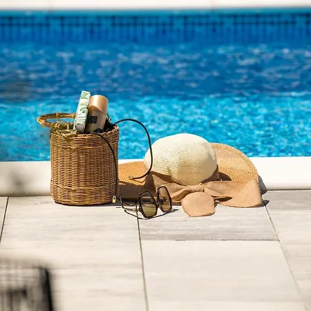 Apartment Larka Luxury Malinska, With Private Pool, 150 M From The Sea *