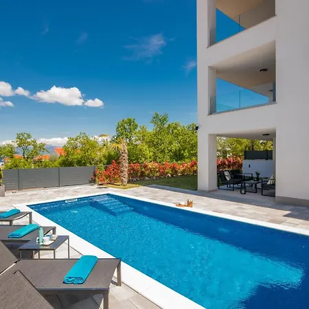 Larka Luxury Malinska, With Private Pool, 150 M From The Sea Apartamento Malinska