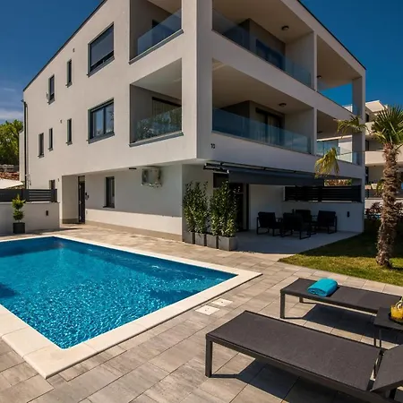 Larka Luxury Malinska, With Private Pool, 150 M From The Sea Apartamento