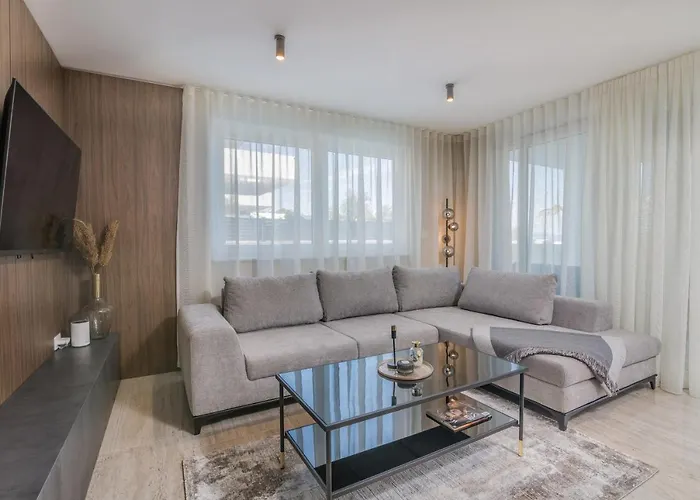 Larka Luxury Malinska, With Private Pool, 150 M From The Sea Διαμέρισμα *