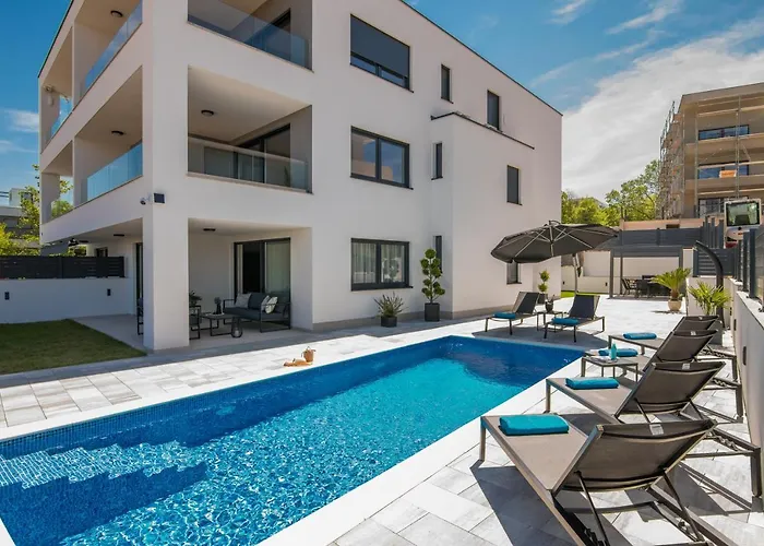 Διαμέρισμα Larka Luxury Malinska, With Private Pool, 150 M From The Sea