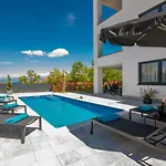 Larka Luxury Malinska, With Private Pool, 150 M From The Sea Διαμέρισμα