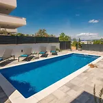 Διαμέρισμα Larka Luxury Malinska, With Private Pool, 150 M From The Sea Malinska