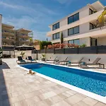 Larka Luxury Malinska, With Private Pool, 150 M From The Sea Διαμέρισμα