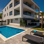 Larka Luxury Malinska, With Private Pool, 150 M From The Sea Διαμέρισμα