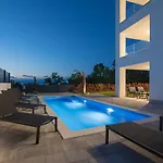 Διαμέρισμα Larka Luxury Malinska, With Private Pool, 150 M From The Sea