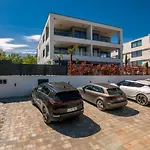 Διαμέρισμα Larka Luxury Malinska, With Private Pool, 150 M From The Sea *
