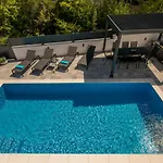 Διαμέρισμα Larka Luxury Malinska, With Private Pool, 150 M From The Sea *