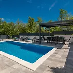 Larka Luxury Malinska, With Private Pool, 150 M From The Sea Διαμέρισμα Malinska