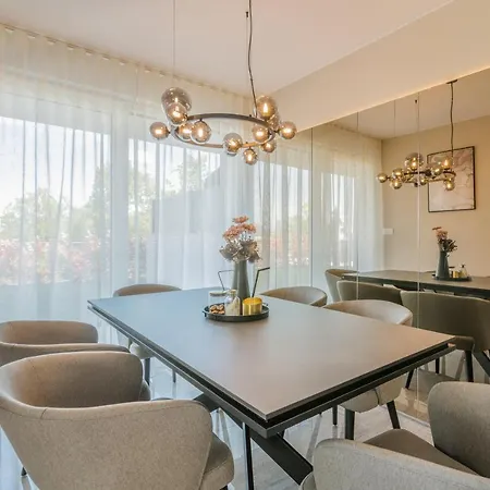 Διαμέρισμα Larka Luxury Malinska, With Private Pool, 150 M From The Sea *